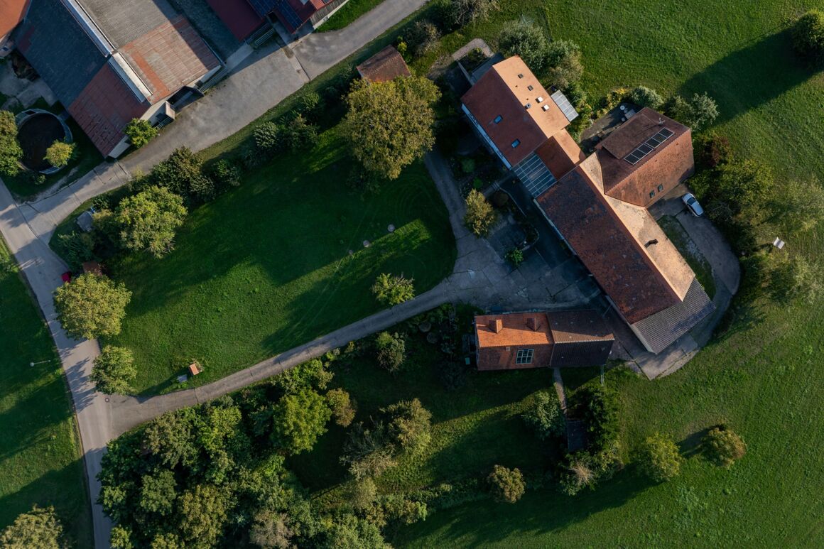 luftaufnahme unser hof von oben