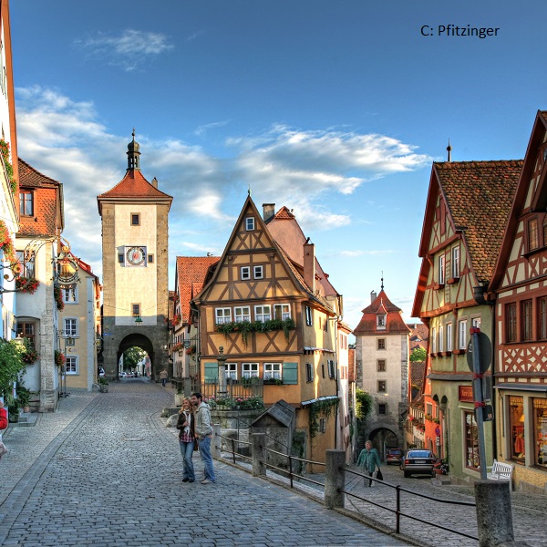 postkartenmotiv der fachwerkstadt rothenburg